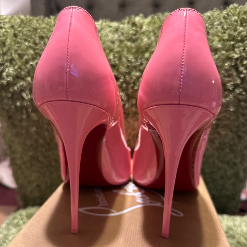 Christian Louboutin Pink Scalloped Heels - Picture 3 of 8
